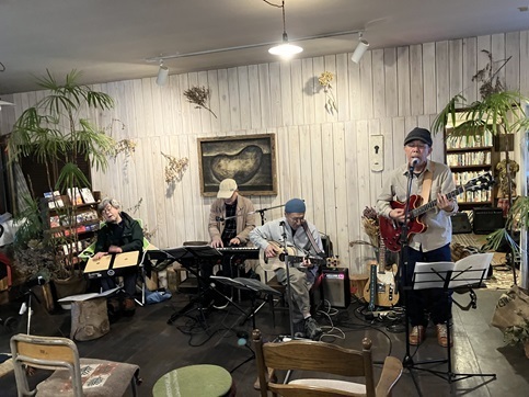 シャイナーズIMG_2130ムーン.jpg